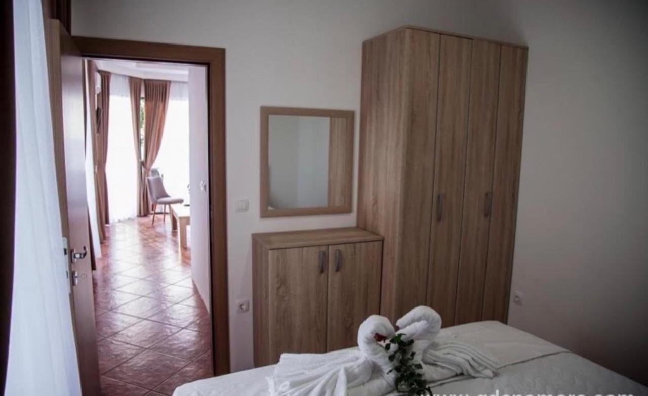 Delux Apartmani Dobra Voda Buitenkant foto