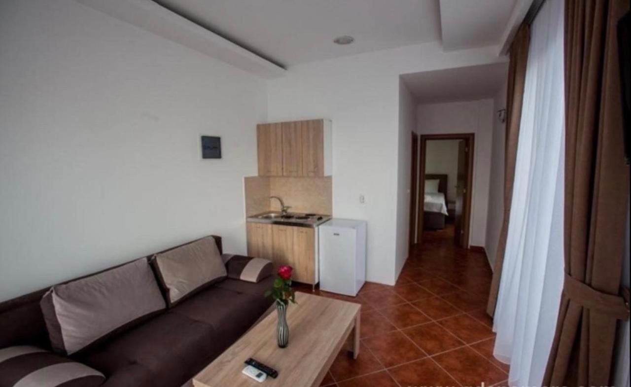 Delux Apartmani Dobra Voda Buitenkant foto