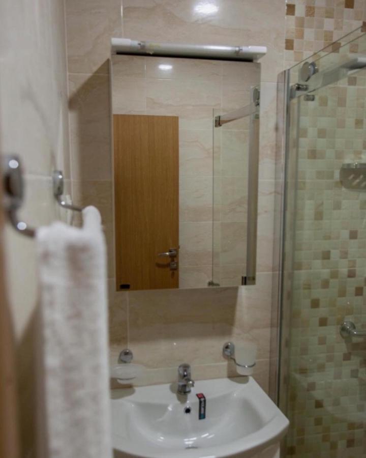Delux Apartmani Dobra Voda Buitenkant foto